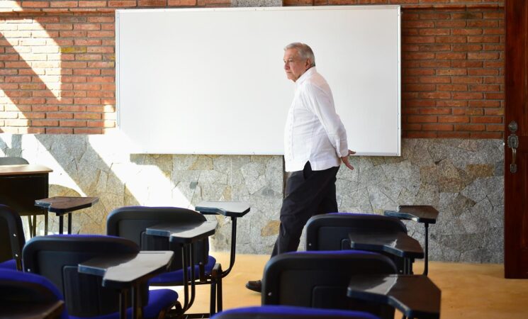 Presidente inaugura escuela pública de Medicina en Guerrero; suman 140 Universidades del Bienestar en el país