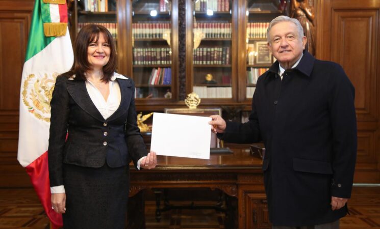 Presidente refrenda principios de cooperación y amistad con pueblos del mundo; recibe a embajadores de cinco países en Palacio Nacional