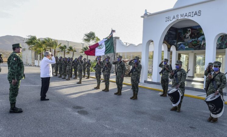 Presidente celebra conclusión de primera etapa de rehabilitación de las Islas Marías; nombra a marino como gobernador