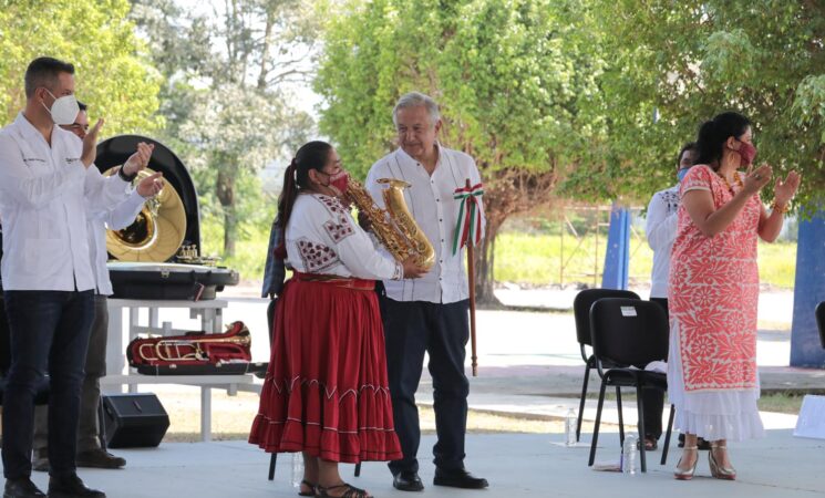 Cada año, hasta 2024, bandas de música de Oaxaca recibirán instrumentos musicales, anuncia presidente