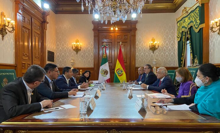 Comitivas de México y Bolivia se reúnen en Palacio Nacional