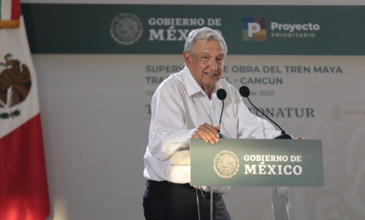 Presidente supervisa obras del tramo 4 del Tren Maya; celebra adhesión del gobierno de Yucatán al Acuerdo Nacional por la Democracia