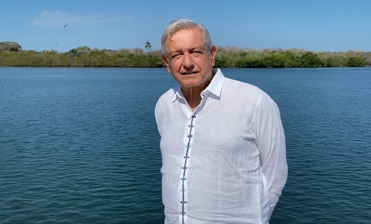 Presidente conmemora Día de las y los Maestros durante gira de trabajo en San Blas, Nayarit