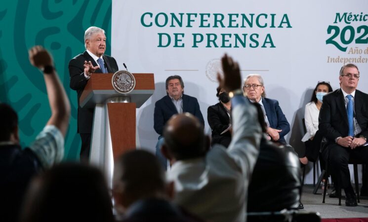 Vacunación garantiza seguridad en el regreso a clases presenciales: presidente; estudiantes volverán a las aulas el 7 de junio