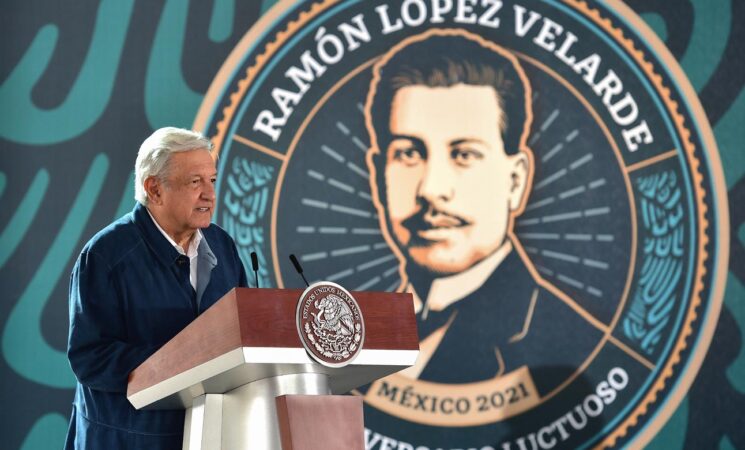 Presidente rinde homenaje a Ramón López Velarde a 100 años de su fallecimiento