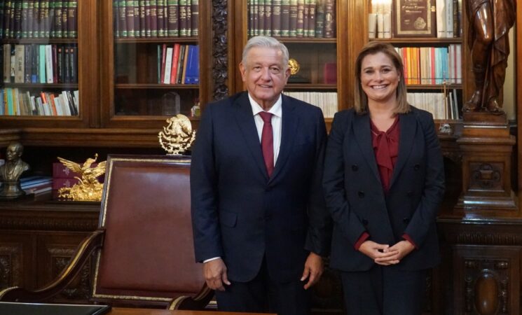 Presidente recibe a gobernadora electa de Chihuahua en Palacio Nacional