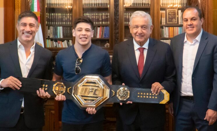 Presidente destaca a campeón mexicano en UFC, Brandon Moreno