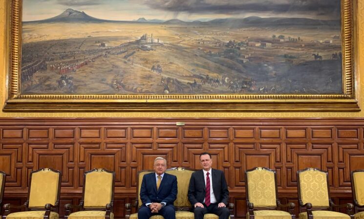 Presidente recibe a gobernador electo de Querétaro en Palacio Nacional