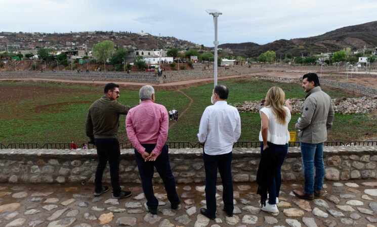 Presidente garantiza presupuesto para programas sociales; entrega obras de mejoramiento urbano en Nogales