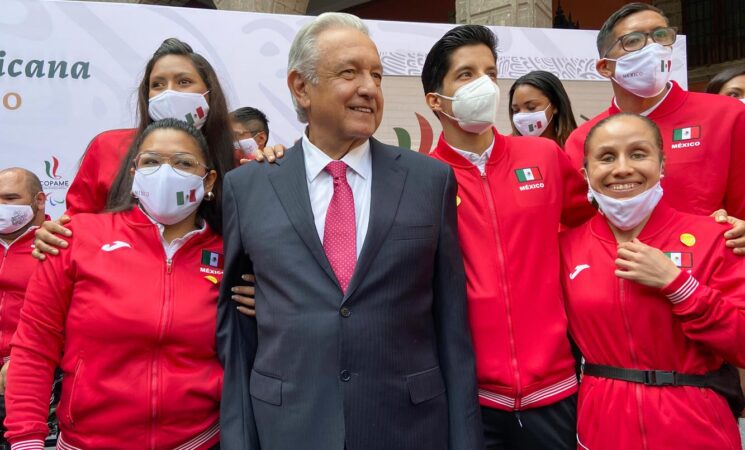 Presidente abandera a delegación mexicana participante en los XVI Juegos Paralímpicos de Tokio 2020