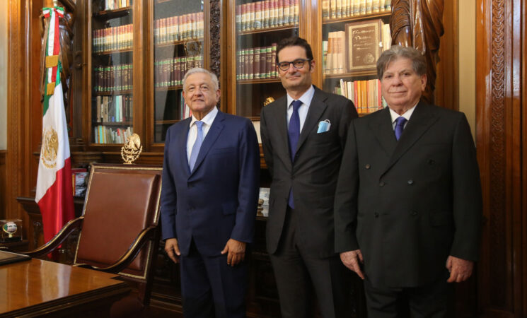 Presidente recibe a representantes de Multimedios y El País en Palacio Nacional