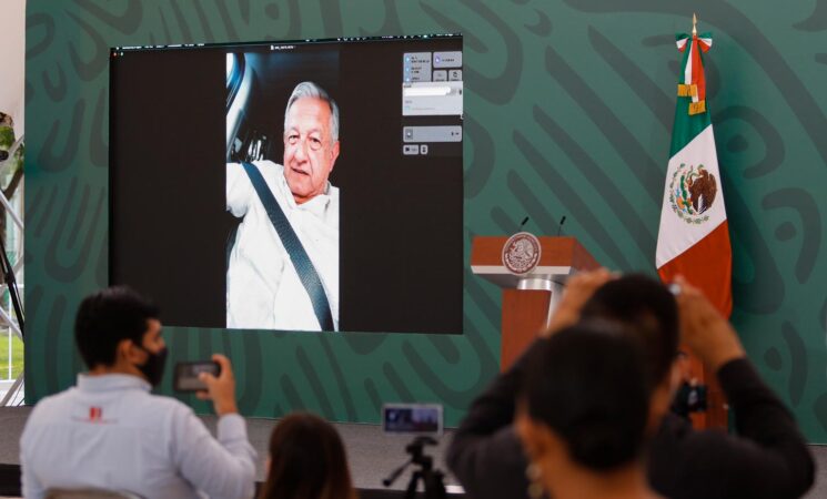 Presidente llama a CNTE a dialogar con SEP y refrenda respeto a la libre manifestación; no se someterá a presiones de grupos, afirma