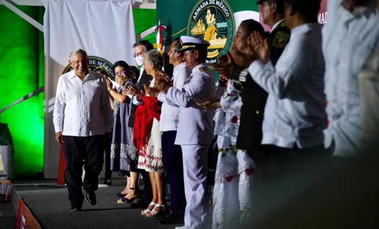 Presidente destaca respaldo de la Armada de México al Estado en el bicentenario de la institución