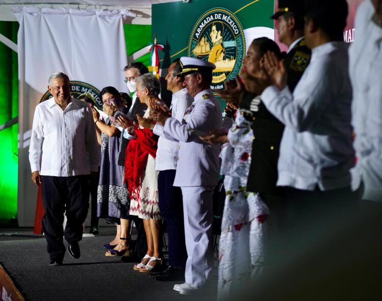 Presidente destaca respaldo de la Armada de México al Estado en el bicentenario de la institución