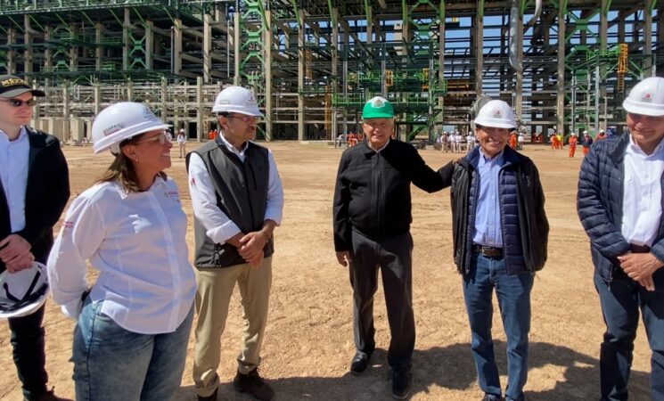 Presidente visita refinería de Tula, Hidalgo; reafirma compromiso de concluir planta coquizadora