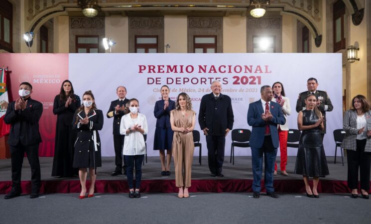 Presidente reconoce esfuerzo de atletas en entrega del Premio Nacional de Deportes 2021; 4T mantendrá entrega de becas a deportistas