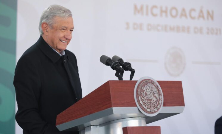 Presidente da seguimiento a plan para pacificar Michoacán; programas sociales atienden causas de la inseguridad, afirma