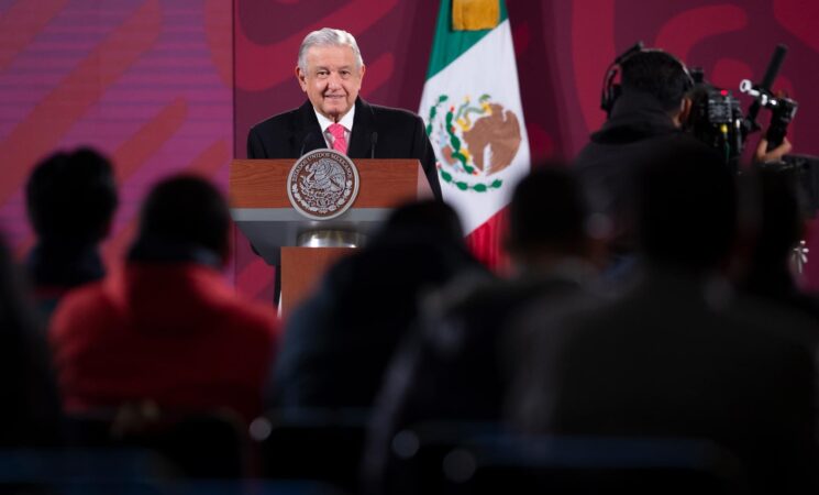 Candidatos a dirigir sindicato petrolero exponen propuestas en conferencia del presidente AMLO; "es un ejercicio inédito para la vida sindical", afirma