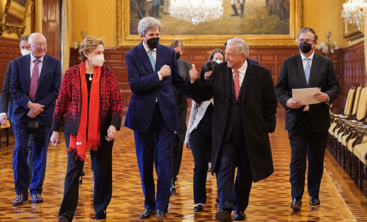 Presidente recibe en Palacio Nacional al enviado de EE.UU. para el Clima, John Kerry