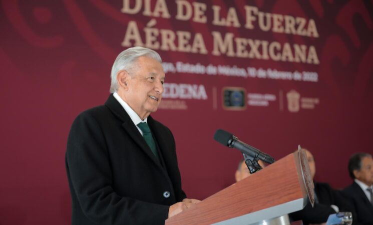 Presidente reconoce labor de la Fuerza Aérea Mexicana en distribución de vacunas contra COVID-19 y desarrollo del país