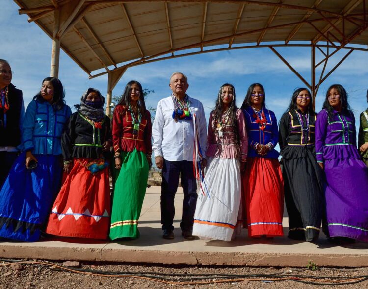 Presidente escucha peticiones del pueblo seri de Sonora; reitera compromiso con comunidades indígenas