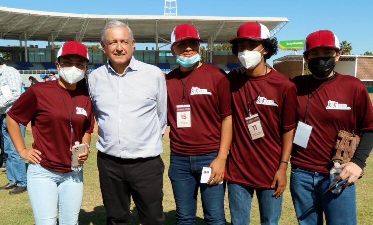 Presidente supervisa Estadio 'Tomás Oroz Gaytán'; jóvenes de Cajeme tendrán una nueva opción educativa