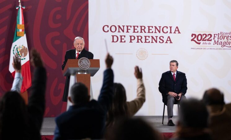 Presidente anuncia informe quincenal de justicia a periodistas, luchadores sociales y mujeres