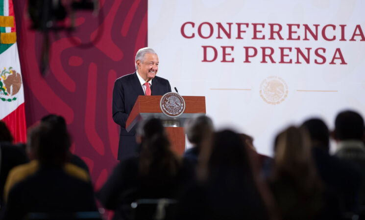 Marcha de las mujeres transcurrió en paz: presidente; luchan por causas justas, afirma