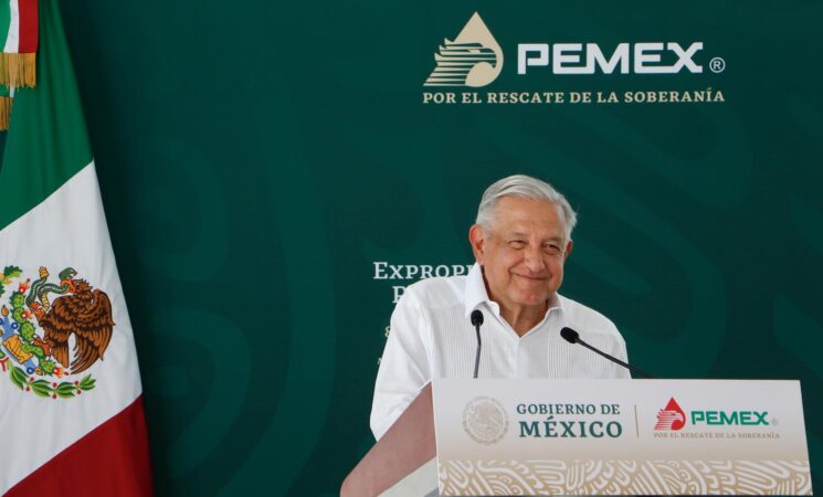 Presidente reafirma compromiso de rescate de la industria y autosuficiencia en 84 Aniversario de la Expropiación Petrolera