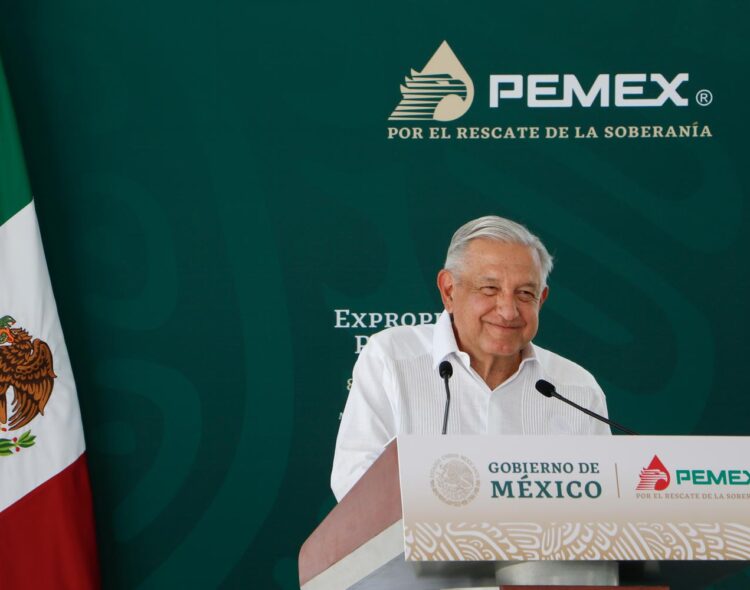 Presidente reafirma compromiso de rescate de la industria y autosuficiencia en 84 Aniversario de la Expropiación Petrolera