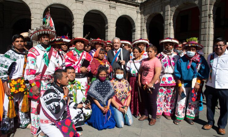 Presidente recibe en Palacio Nacional a representantes de la comunidad wixárika; promete impulsar plan de apoyo y justicia