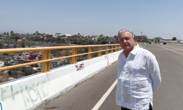 Presidente anuncia conclusión y rehabilitación de puente vehicular en Morelos