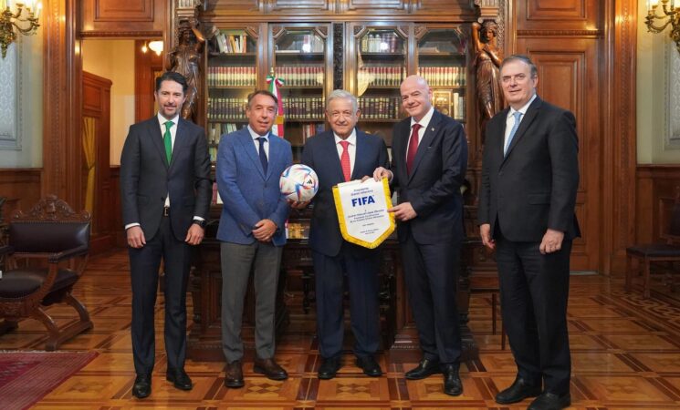 Inician preparativos rumbo al Mundial 2026 en México; jefe del Ejecutivo recibe a Gianni Infantino, presidente de la FIFA