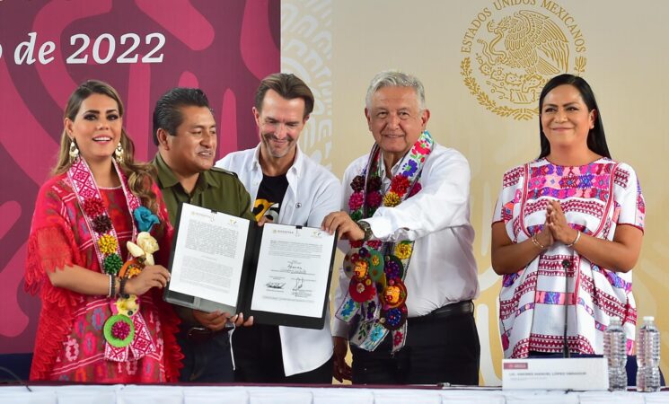 Gobierno federal amplía atención a personas con discapacidad en La Montaña de Guerrero; presidente firma convenio con Teletón