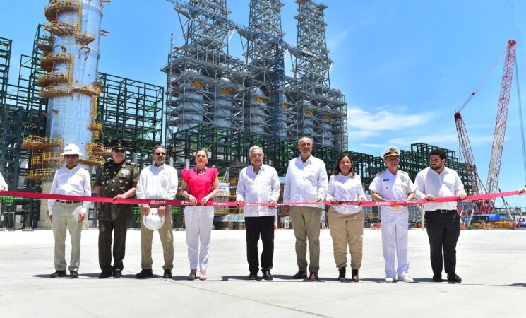 Presidente inaugura primera etapa de la refinería Olmeca en Dos Bocas