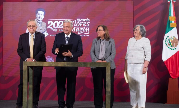 Presidente envía al Congreso iniciativa para eliminar horario de verano