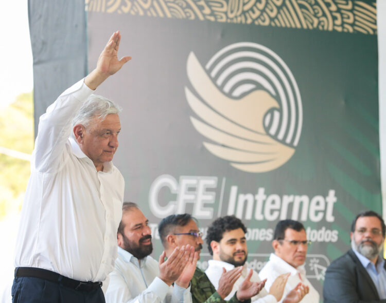 26.08.22 Versión estenográfica. Encuentro con trabajadores de CFE e Internet para Todos, desde Veracruz