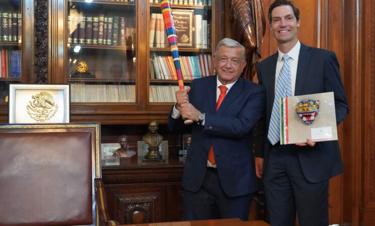 Presidente recibe en Palacio Nacional a directivos de equipos y Grandes Ligas de Béisbol