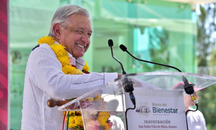 Presidente inaugura sucursal del Banco del Bienestar en Mitla, Oaxaca; institución tendrá presencia en todo el estado, afirma