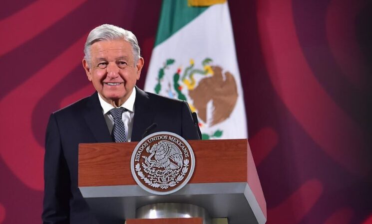 Gobierno de México analiza creación de línea aérea nacional