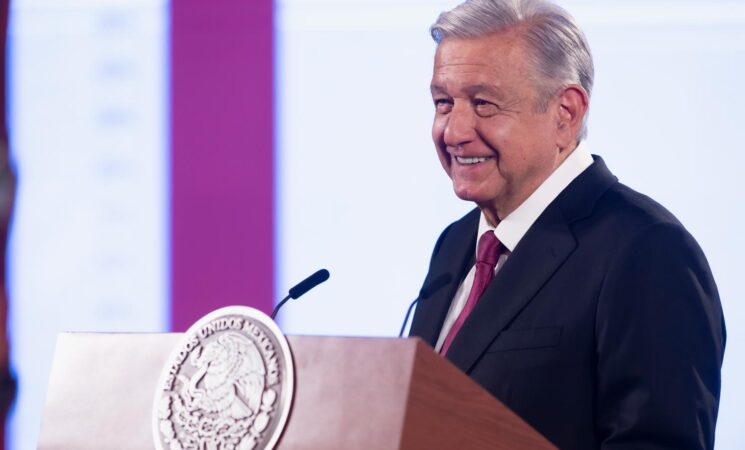 Economía de México es estable por condiciones favorables: presidente; obras estratégicas se construyen sin deuda adicional, asegura