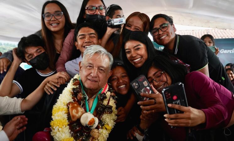 Universidades del Bienestar Benito Juárez especializadas en Medicina y Enfermería revertirán déficit de personal de la salud, reafirma presidente