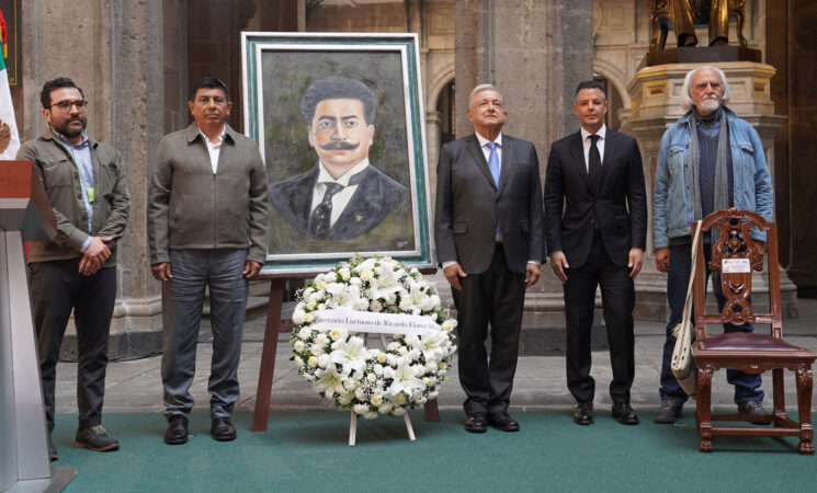 Presidente homenajea a Ricardo Flores Magón en su centenario luctuoso; ideales de democracia y distribución de la riqueza están vigentes, afirma