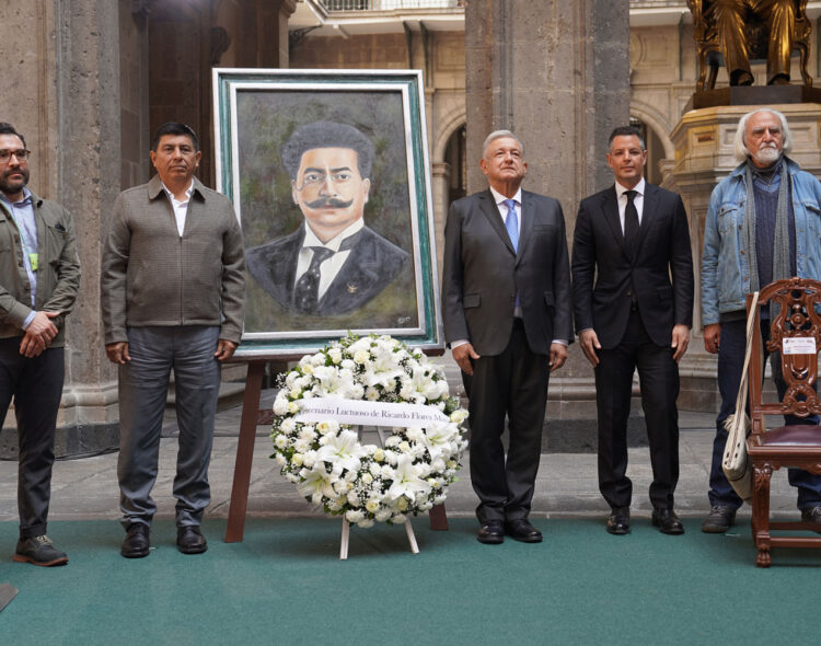 Presidente homenajea a Ricardo Flores Magón en su centenario luctuoso; ideales de democracia y distribución de la riqueza están vigentes, afirma