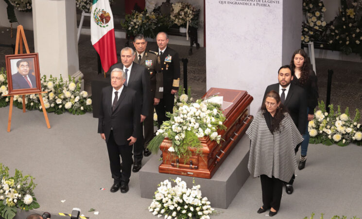 Presidente resalta buen gobierno de Miguel Barbosa en Puebla durante homenaje póstumo