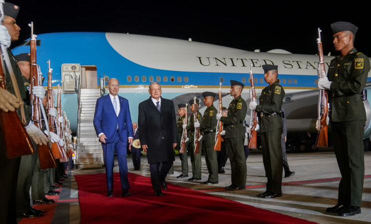 Presidente recibe a Joseph Biden en el AIFA