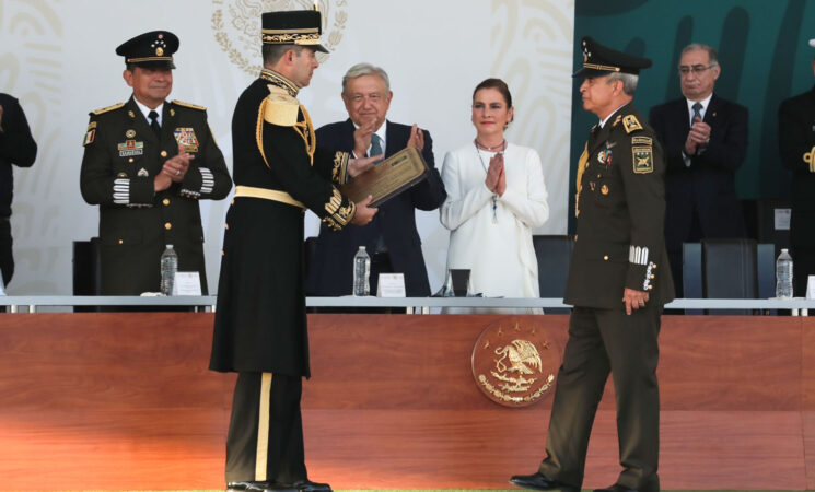 Presidente destaca labor del Ejército Mexicano en construcción de paz y bienestar del pueblo; conmemora 110 aniversario