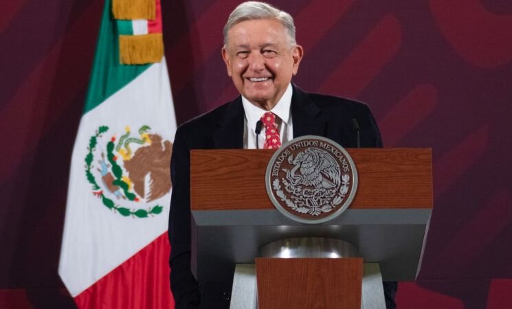 Gobierno de México fomenta inversión con visión sustentable: presidente; no se otorgarán permisos donde no hay agua, afirma