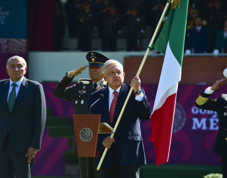 Mexicanos se reconocen en Bandera Nacional aun en las diferencias, afirma presidente