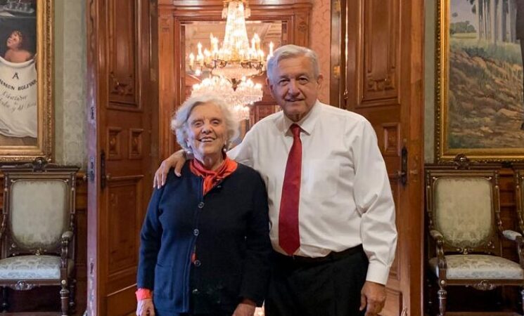 Presidente celebra entrega de medalla Belisario Domínguez a Elena Poniatowska